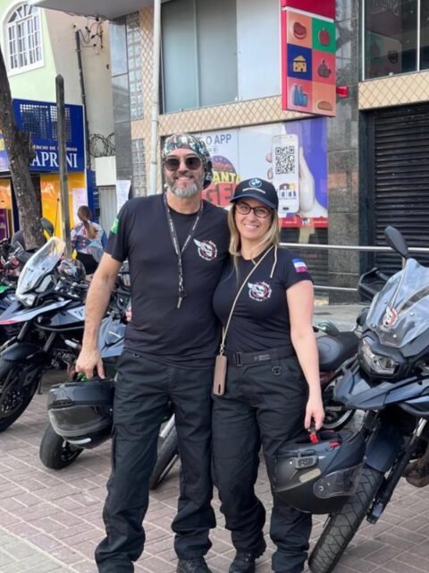 COLETE COMPLETO. MISSÃO CUMPRIDA. 🏍️

Hoje, Xandão e Lady Tati  de Vitória - ES, completaram seus coletes e passam a carregar por inteiro as cores dos Lords Of The Roads MC Brasil.

Não é apenas um colete. São quilômetros, estrada, presença, respeito e compromisso com aquilo que representamos.

É uma honra tê-los conosco.

Respeito gera respeito.
Nosso lugar é na estrada.
Nós vemos na estrada.

Bons ventos e vida longa!
Always Free. Always Lords.

LORDS OF THE ROADS MC BRASIL 🇧🇷

#lordsoftheroads #senhoresdasestradas  #motorcycle #club #riderfree